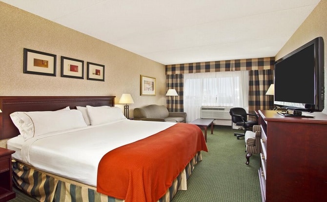 silvercloudtravels Holiday Inn Express Hotel Suites 2